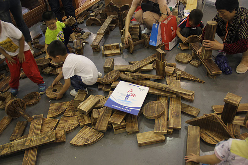 幼儿园建构区大型积木 户外儿童玩具炭烧积木