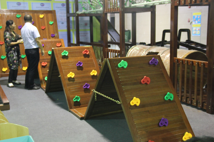 幼儿园实木攀爬架，儿童户外滑梯玩具
