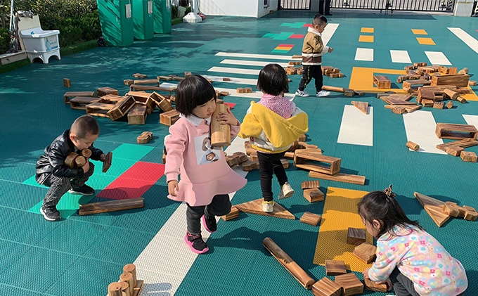 幼儿园户外大型积木 山东厚朴儿童木制碳化积木