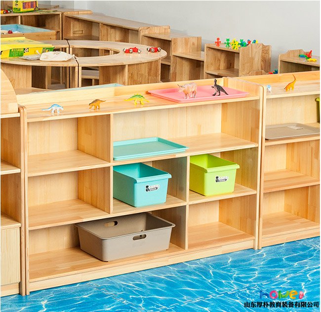 每周幼儿园老师如何清洁消毒玩具柜