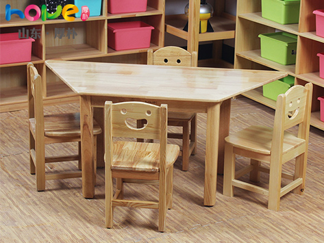 幼儿园实木桌子