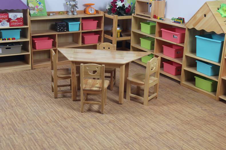 幼儿园梯形桌 儿童实木造型梯形桌椅厂家