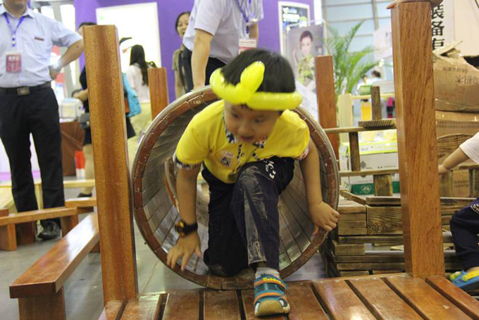 山东厚朴幼儿园儿童实木钻桶组合感统训练户外