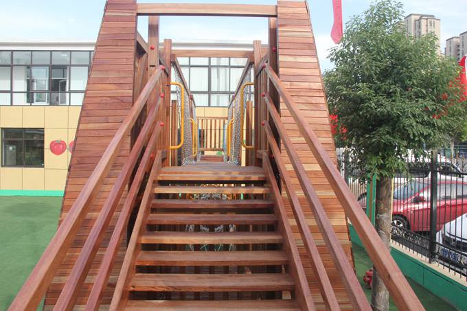 幼儿园滑梯 山东厚朴儿童室外大型木质游乐设备滑梯