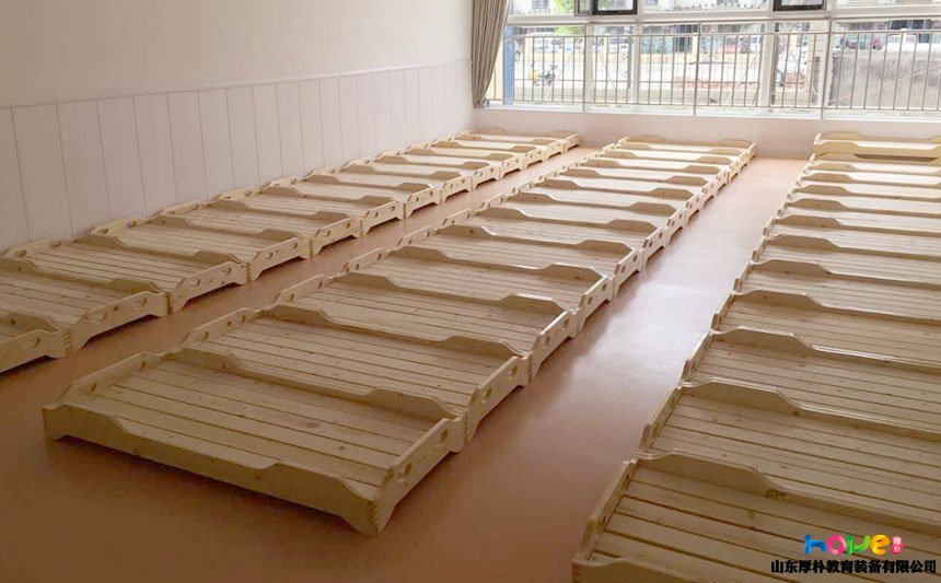 幼儿园午休床如何布置？实木床价格有多贵？
