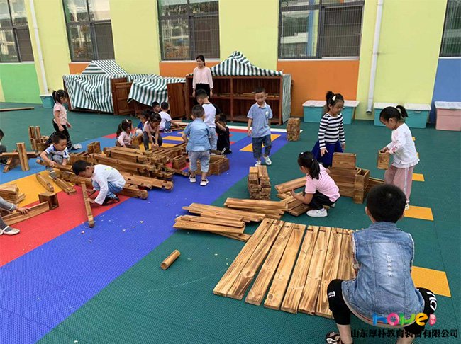 幼儿园小班搭积木游戏活动的教案