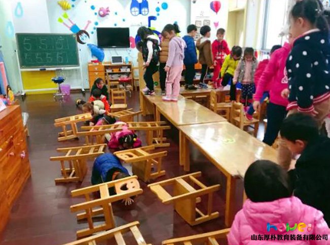 幼儿园大班体育活动桌子游戏教案