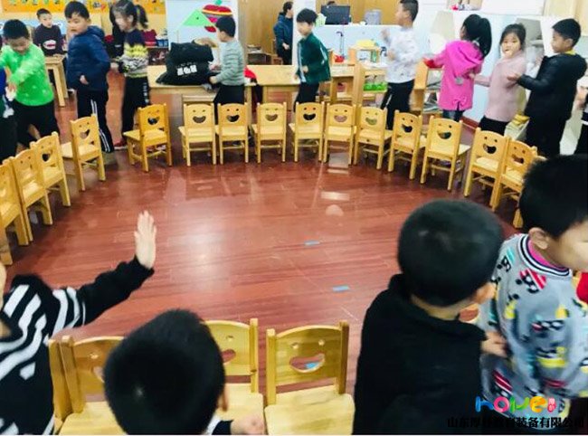 幼儿园室内抢椅子游戏活动的五种玩法规则