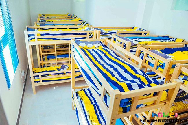 幼儿园中班怎样安全爬高床的教案